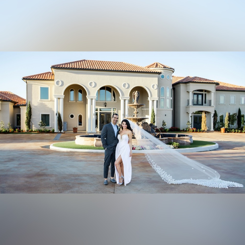 Breathtaking 12.5ft Long Bridal Designer 3D Flower Cathedral Veil with Comb 🤩💒 - Picture 13 of 13